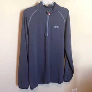 Men’s Oakley Quarter zip size large